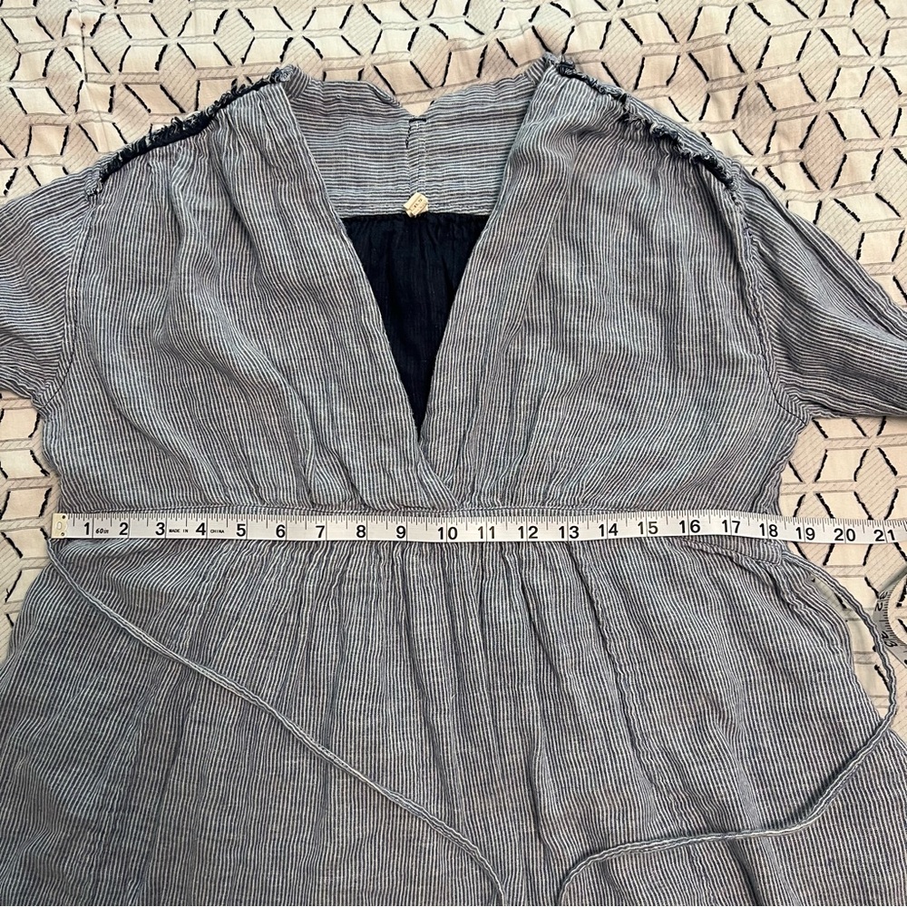 Free People All Who Wander Subtle Striped Blue White Top Cotton Chambray XS - Picture 11 of 13
